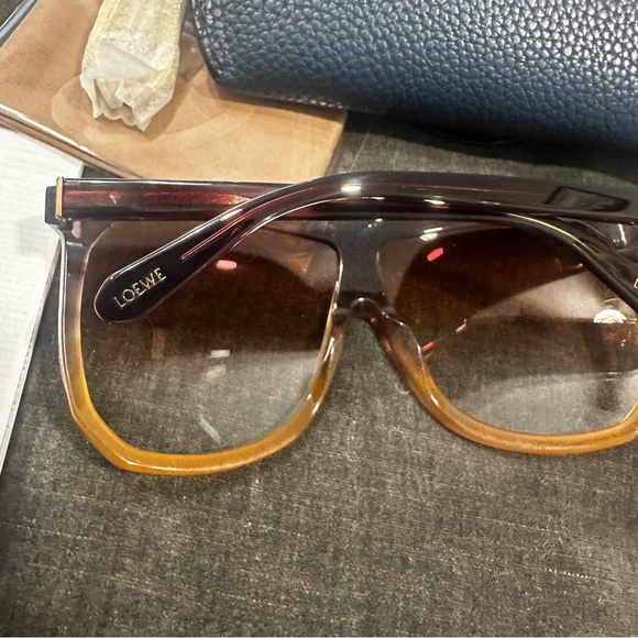 NWT Loewe Women's Lw40001l 63mm Sunglasses case and cleaning cloth reg $465 - Picture 2 of 8